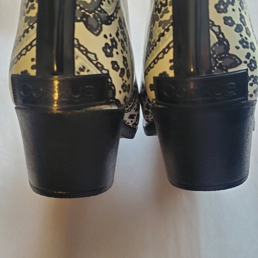 Corkys Sz 8 Y2K creme Floral Paisley Western Pointed Toe Rubber Cowboy Boot. - Picture 8 of 9